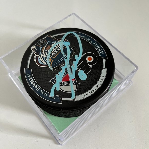 SOLD - Mark Recchi NHL Autographed 2012 Winter Classic Hockey Puck - Picture 2 of 4